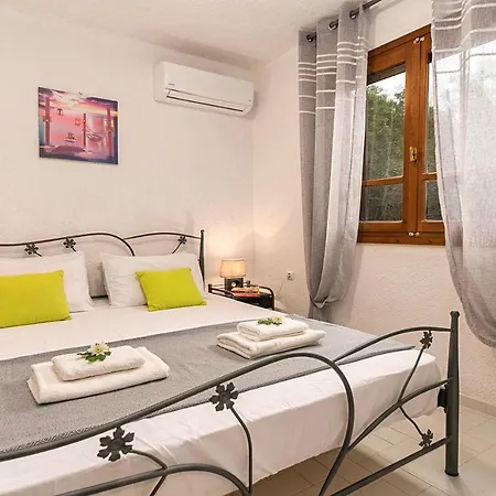 Ak Apts Pefkali